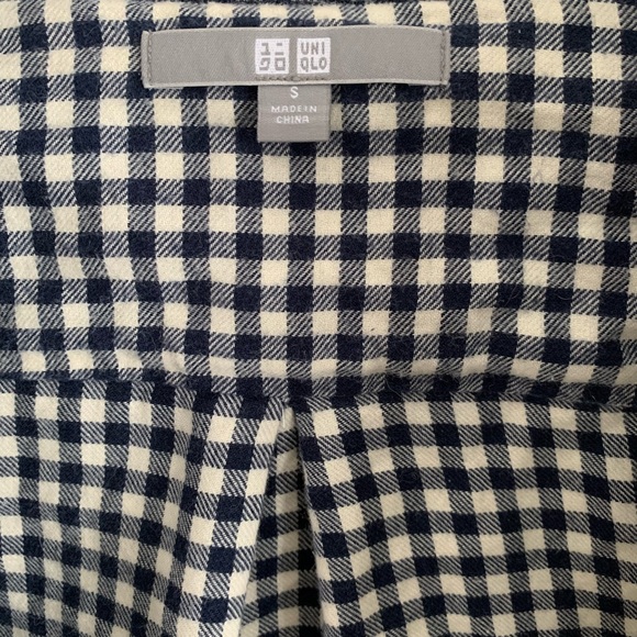 Uniqlo Women’s Flannel Button Down Shirt in Gingham - Picture 4 of 6
